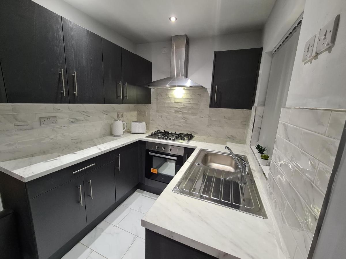 Whole House - 4 Bedrooms - Parking - Sleeps 8 Birmingham Esterno foto