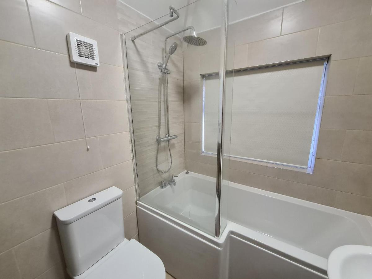 Whole House - 4 Bedrooms - Parking - Sleeps 8 Birmingham Esterno foto
